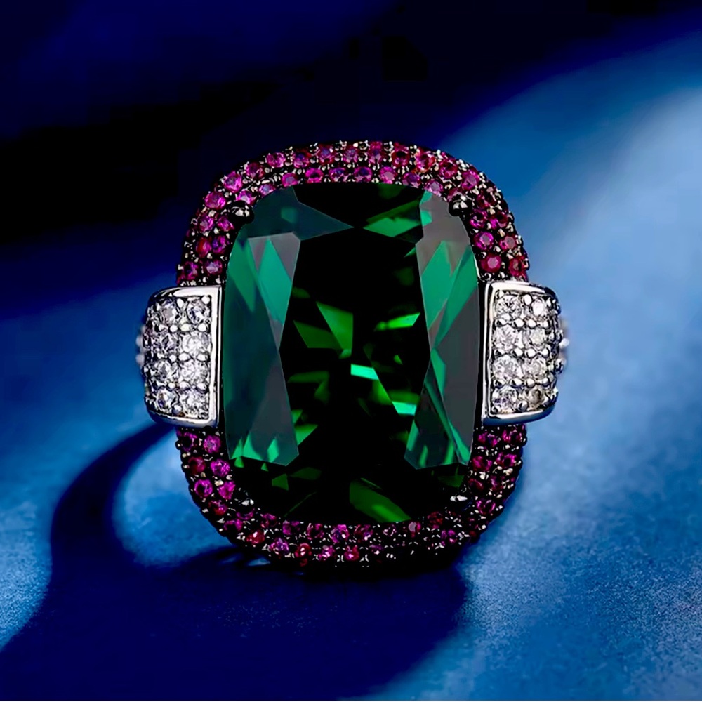 Green Ring with royal look